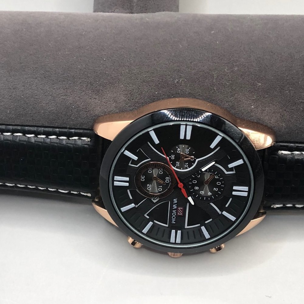 New In Plastic Watch No Defects Fully Functional - Picture 8 of 8